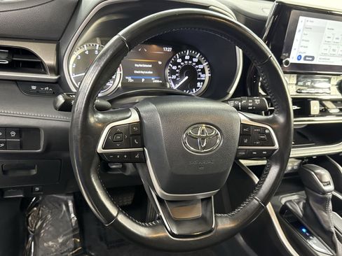 Used 2023 Toyota Highlander XLE FWD image 28