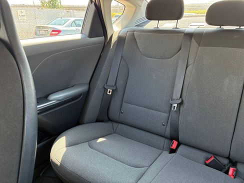 Used 2025 Kia K4 LXS image 38