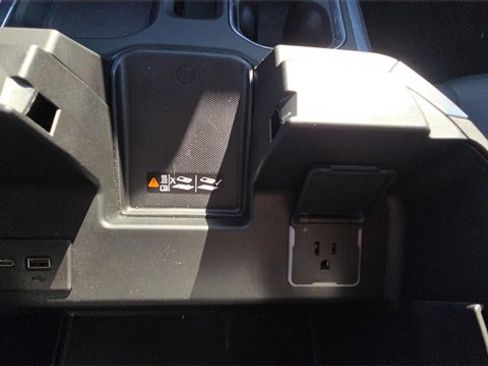 Used 2024 GMC Sierra 1500 SLT w/ SLT Premium Plus Package image 32