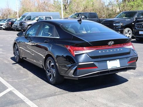 Used 2024 Hyundai Elantra SEL w/ Convenience Package image 5
