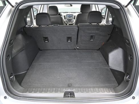 Used 2021 Chevrolet Equinox LS w/ LS Convenience Package image 35