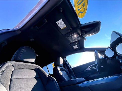 Used 2025 Chevrolet Equinox EV LT w/ Convenience Package image 22