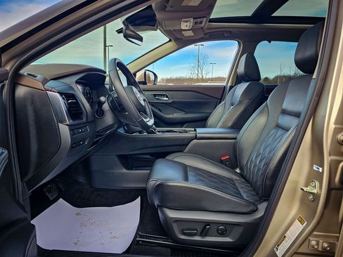 Used 2023 Nissan Rogue Platinum w/ Platinum Premium Package image 12