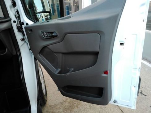 Used 2023 Ford Transit 350 XLT image 15