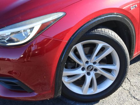 Used 2019 INFINITI QX30 image 4