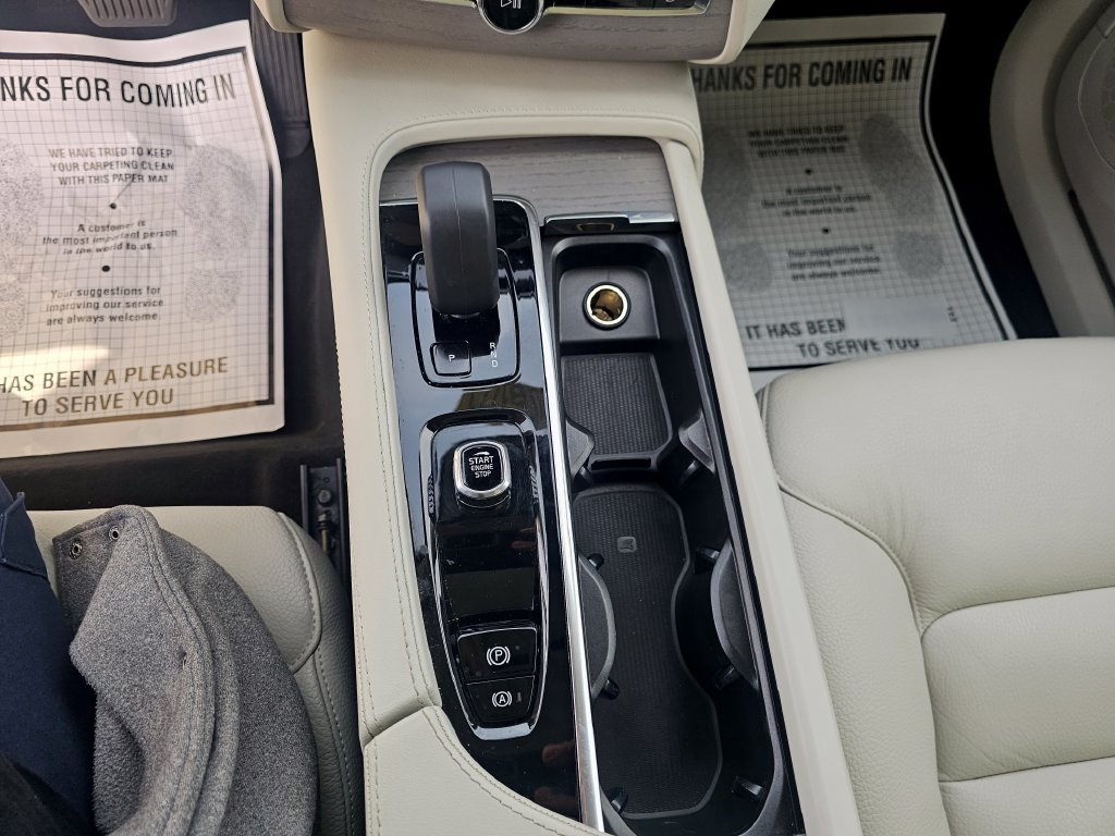 Certified 2025 Volvo XC90 T8 Plus w/ Protection Package Premier AWD/4WD image 45