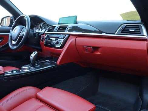 Used 2020 BMW 430i xDrive Convertible w/ Executive Package image 17