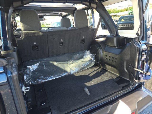 Used 2025 Jeep Wrangler Unlimited Sahara AWD/4WD image 32