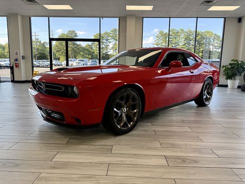 Used 2019 Dodge Challenger R/T w/ Cold Weather Group RWD image 3