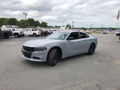 Used 2022 Dodge Charger SXT w/ Blacktop Package image 3