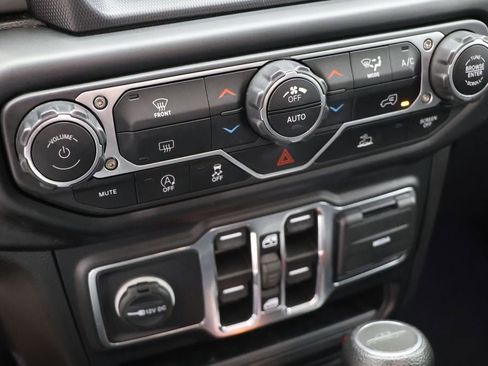 Used 2023 Jeep Gladiator Overland image 20