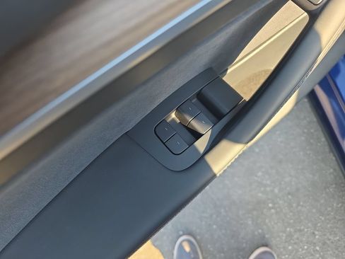Used 2025 Tesla Model Y Long Range RWD image 11