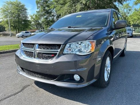Used 2019 Dodge Grand Caravan SXT image 3