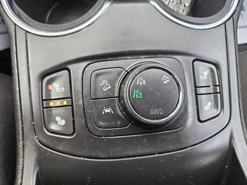 Used 2024 GMC Terrain SLT image 30