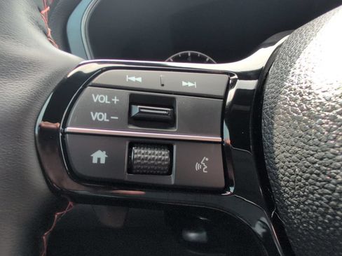 Used 2025 Honda Pilot TrailSport image 15