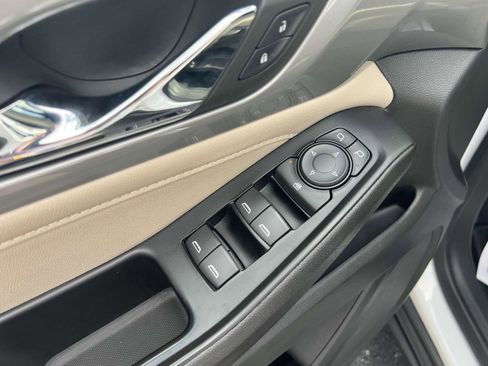 Used 2023 Chevrolet Traverse LS image 18