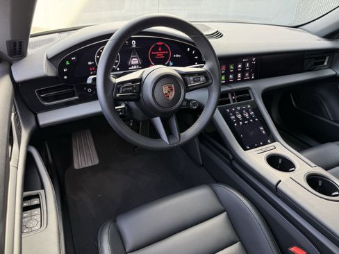 Used 2025 Porsche Taycan 4 Cross Turismo image 4