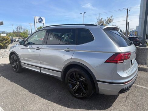 Used 2023 Volkswagen Tiguan SE R-Line image 4