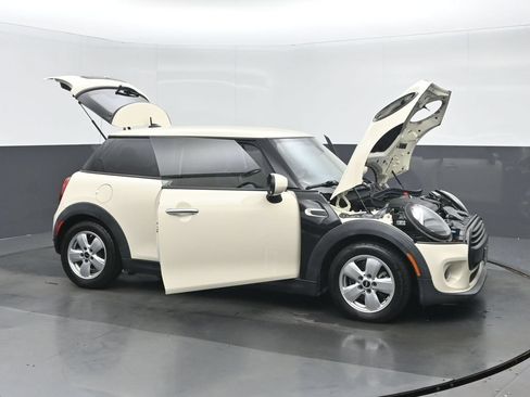 Used 2020 MINI Cooper 2-Door Hardtop FWD image 38