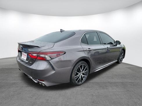 Used 2023 Toyota Camry SE FWD image 5