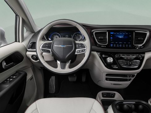 Used 2018 Chrysler Pacifica Limited FWD image 50