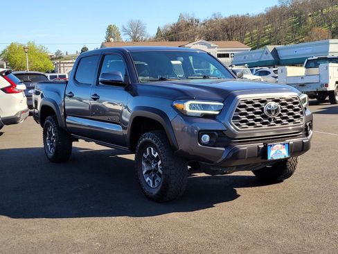 Used 2021 Toyota Tacoma TRD Off-Road w/ TRD Premium Off Road Package image 3