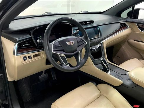 Used 2017 Cadillac XT5 Luxury w/ Driver Awareness Package FWD image 10