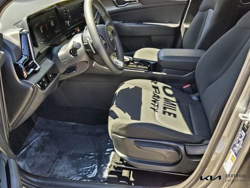 Certified 2025 Kia Sportage LX image 11