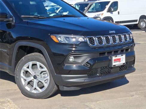 New 2026 Jeep Compass Latitude image 2