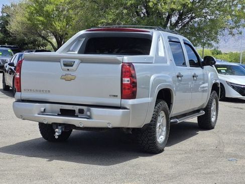 Used 2011 Chevrolet Avalanche LT w/ Suspension Package, Off-Road AWD/4WD image 3