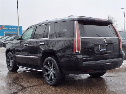 Used 2015 Cadillac Escalade Luxury image 6