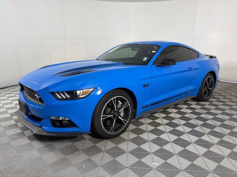 Used 2017 Ford Mustang GT Premium RWD image 3