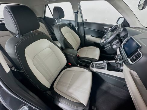 Used 2023 Hyundai Venue SEL FWD image 30