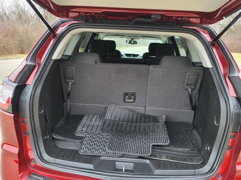 Used 2017 Chevrolet Traverse LT w/ Style and Technology Package image 8