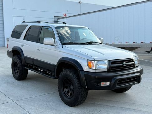 Used 1999 Toyota 4Runner Limited AWD/4WD image 3