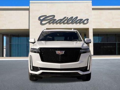 Certified 2024 Cadillac Escalade ESV Sport Platinum w/ Heavy-Duty Trailer Package image 10