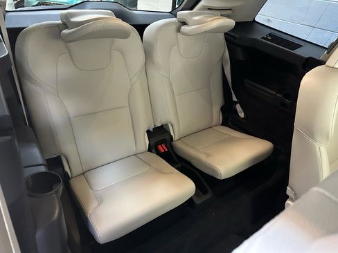 Used 2021 Volvo XC90 T6 Momentum w/ Advanced Package AWD/4WD image 12