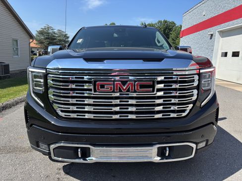 Used 2025 GMC Sierra 1500 Denali AWD/4WD image 8