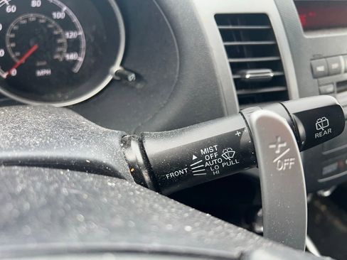 Used 2010 Mitsubishi Outlander XLS image 19