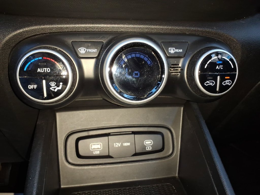 Used 2025 Hyundai Venue SEL FWD image 27