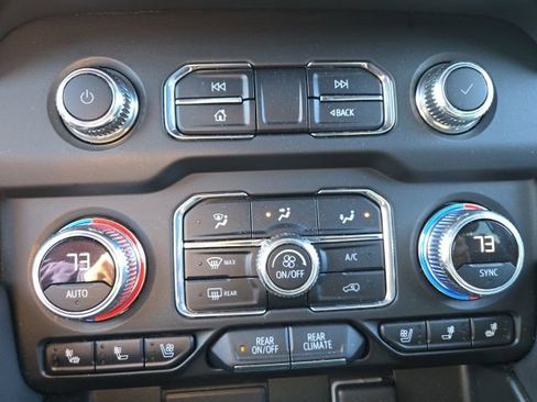 Used 2022 GMC Yukon XL SLT w/ SLT Premium Package image 10