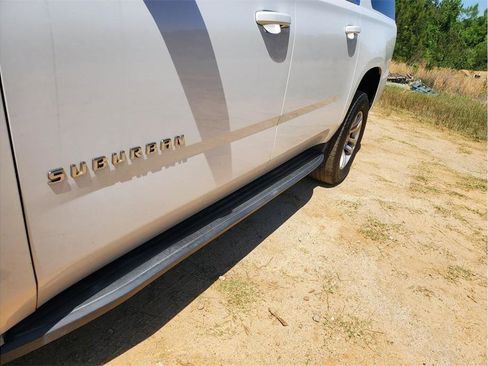 Used 2017 Chevrolet Suburban LT RWD image 14