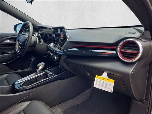 Used 2025 Chevrolet Trax RS w/ Driver Confidence Package FWD image 19