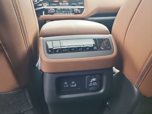 Used 2024 Nissan Pathfinder Platinum w/ Cargo Package image 31