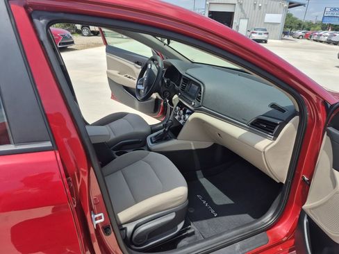 Used 2019 Hyundai Elantra SE w/ Cargo Package FWD image 16