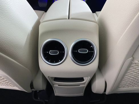 Used 2026 Mercedes-Benz GLB 250 4MATIC image 29