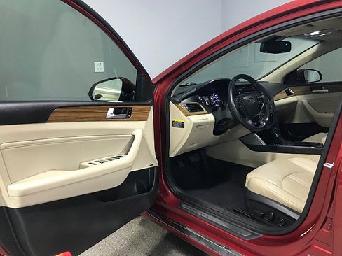 Used 2015 Hyundai Sonata Limited w/ Option Group 05 FWD image 9