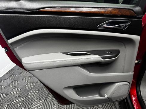 Used 2012 Cadillac SRX Luxury image 46