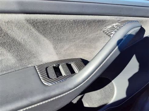 Used 2023 Tesla Model Y Long Range image 18