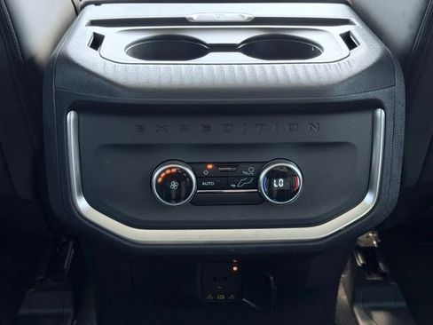 Used 2025 Ford Expedition Active AWD/4WD image 35